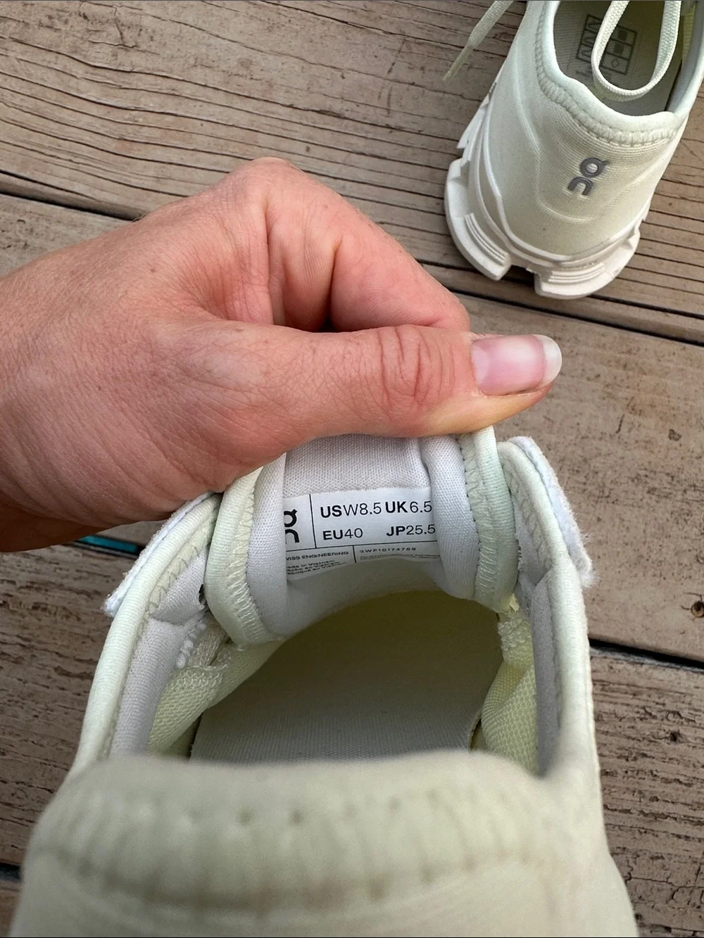 On Running Light Green/Off-White Mesh Cross-Training Shoes Women’s Cloud X 4D